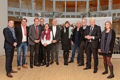 Bei der Jahresbilanz des Gestaltungsbeirates hat Oberbürgermeister Ullrich Sierau (2.v.r.) das Beiratsmitglied Heinrich Böll (3.v.r.) verabschiedet und Prof. Oskar Spital-Frenking (6.v.r.) als neues Mitglied begrüßt. Foto: Stadt Dortmund/Gorecki